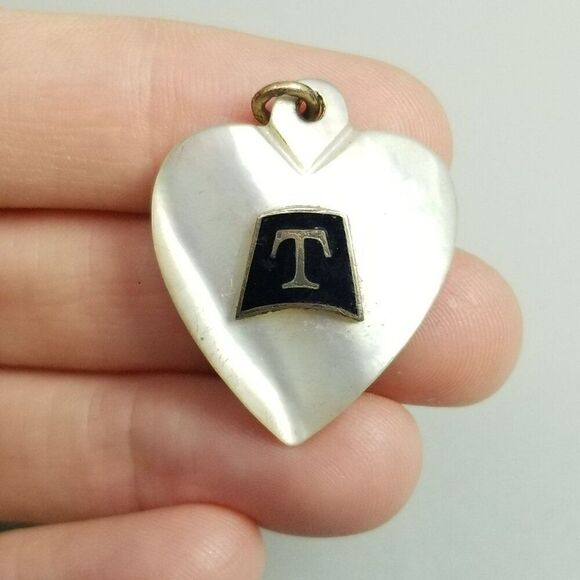 Vintage T Heart Shape Charm Mother Of Pearl Black Enamel Initial Letter Monogram - Picture 5 of 5